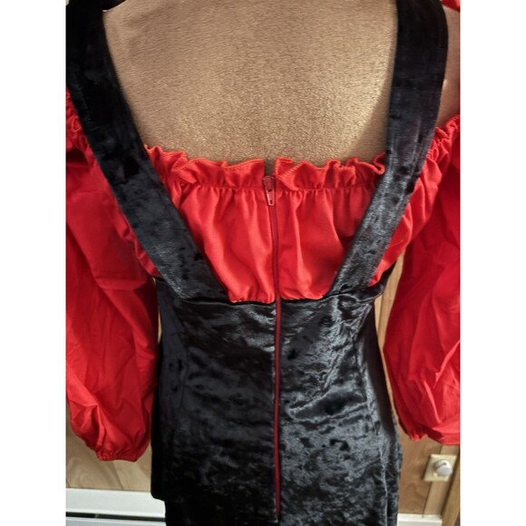 Leg Avenue Women's Vixen Pirate Wench Costume Red/Black Velvet, Medium EUC - Picture 6 of 9